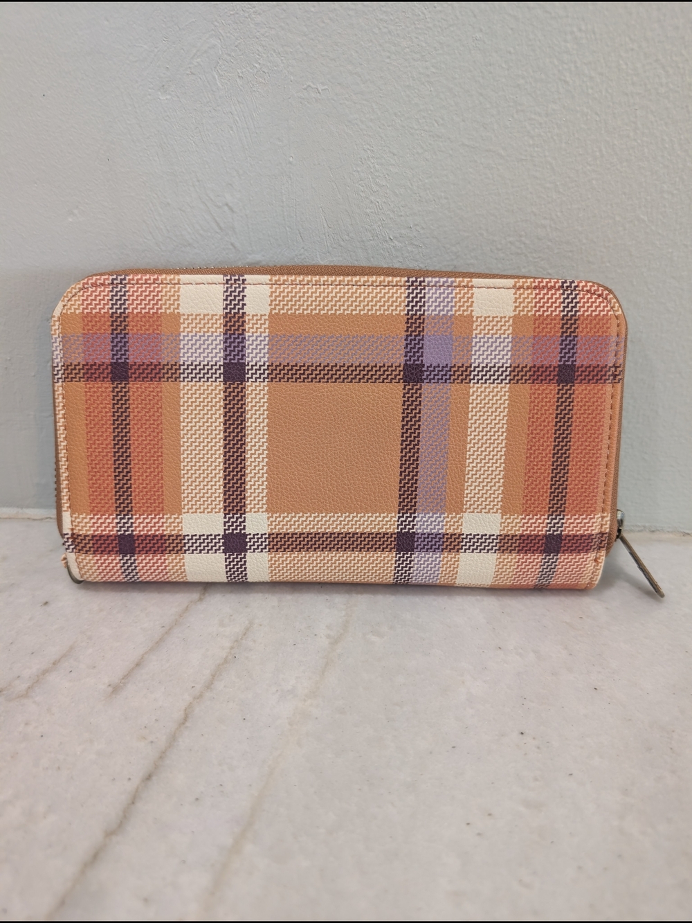 Thirty One Gifts All About The Benjamin's Warm Tan Plaid Women's Zipper Wallet